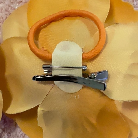 FLOWERS PIN CLIP PONYTAIL OPTION ON EACH - Picture 3 of 9